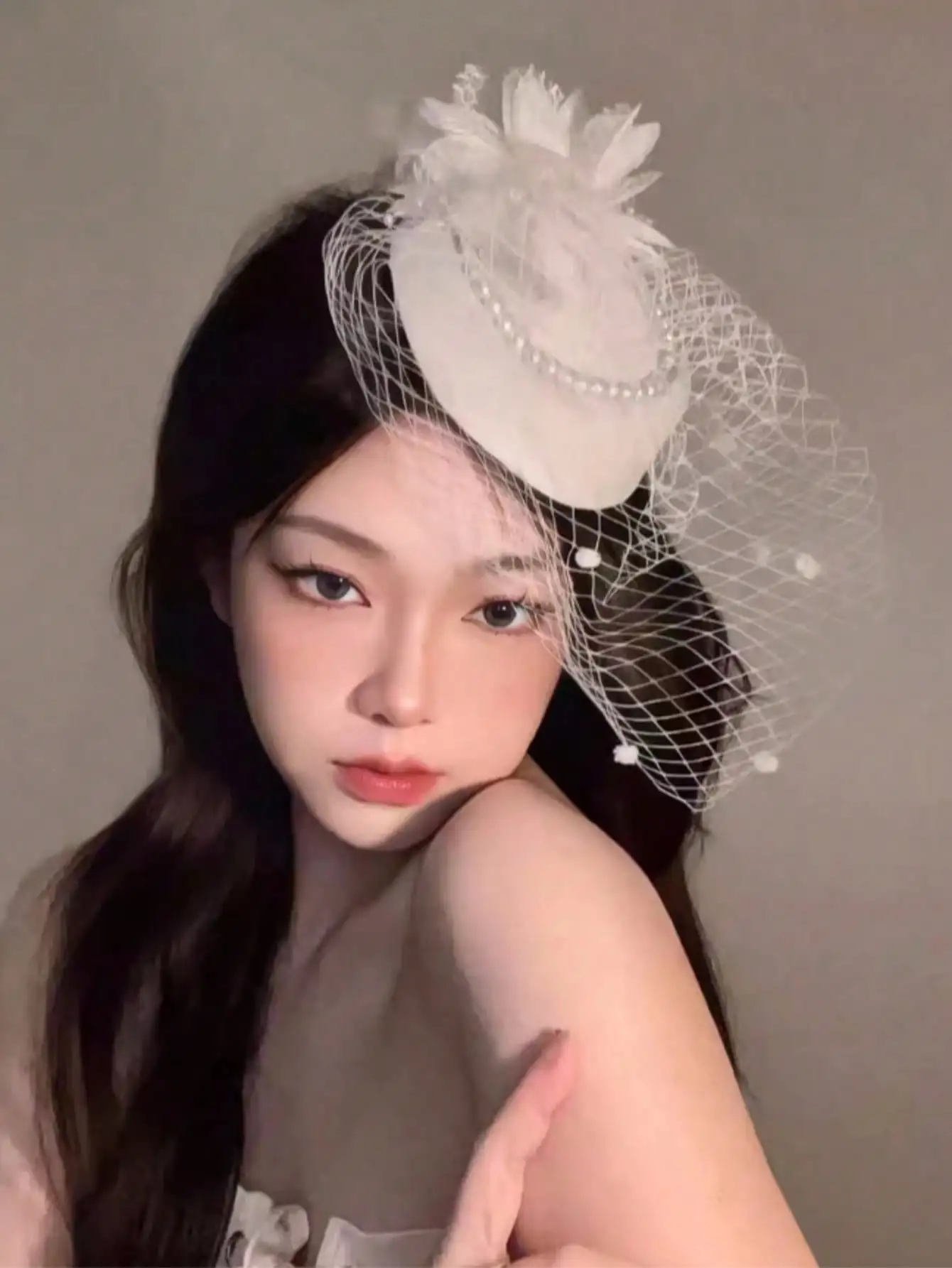 빈티지 파시네이터 모자, 웨딩, 티파티 및 특별한 날을 위한 네트 베일과 진주 장식
