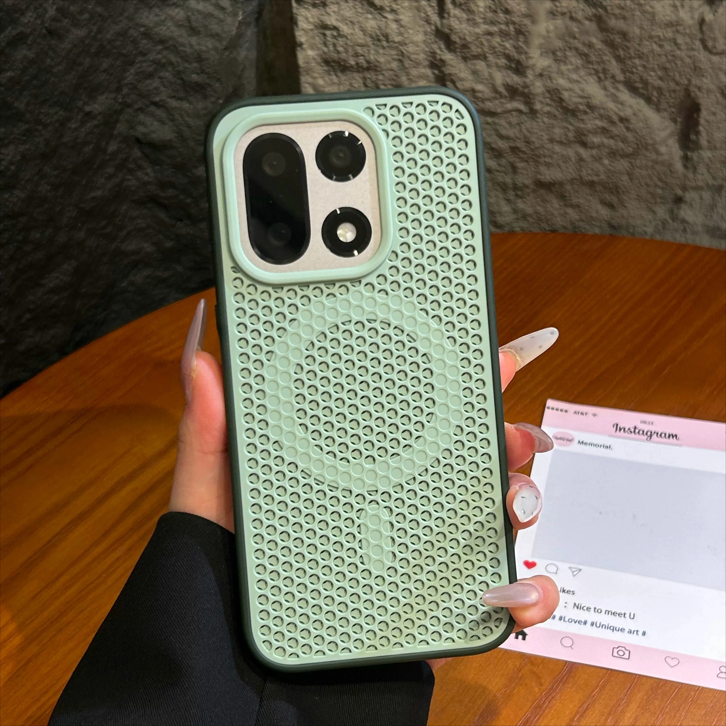 Fashion Cooling Magnetic Phone Case with Heat Dissipation and Drop Protection