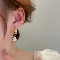 2023 New French Elegant Gold Color Bean Spliced Flat Pearl Earrings for Korean Fashion Jewelry Party Women's Sweet Accessories 5