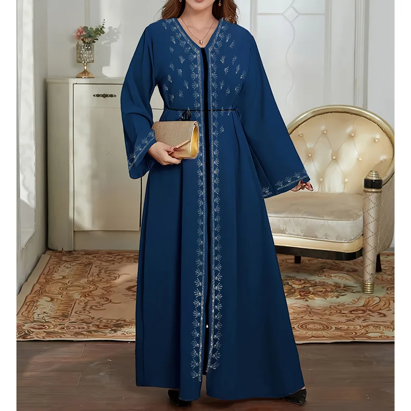 جلابية كحلية بتطريز ناعم وحزام