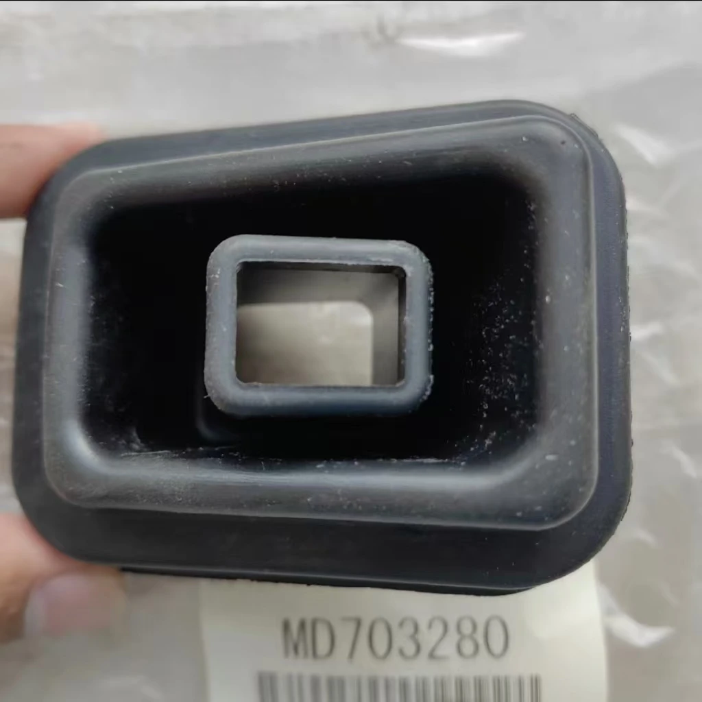 Clutch Release Fork Dust Cover Boot MD703280 For Mitsubishi L200 L300 L4000 Triton MK 2.8 4M40