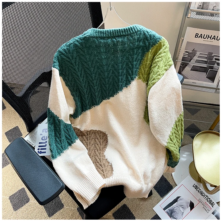 Description Picture 6 of item2024 Winter Sweaters Men Korean Fashion Streetwear O-Neck Sweaters Contrast Color Men Sweater Slim Trends Pullovers D151