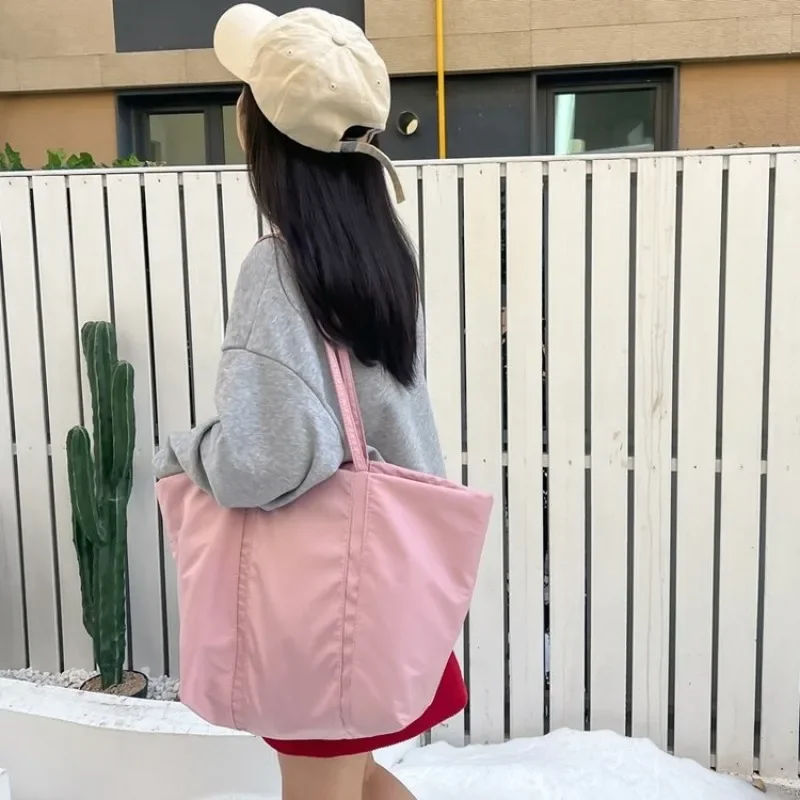 세련된 우아한 가죽 기저귀 가방 미니멀리스트 빈티지 크로스바디 백 여성용 대용량 트렌디 통근 가방