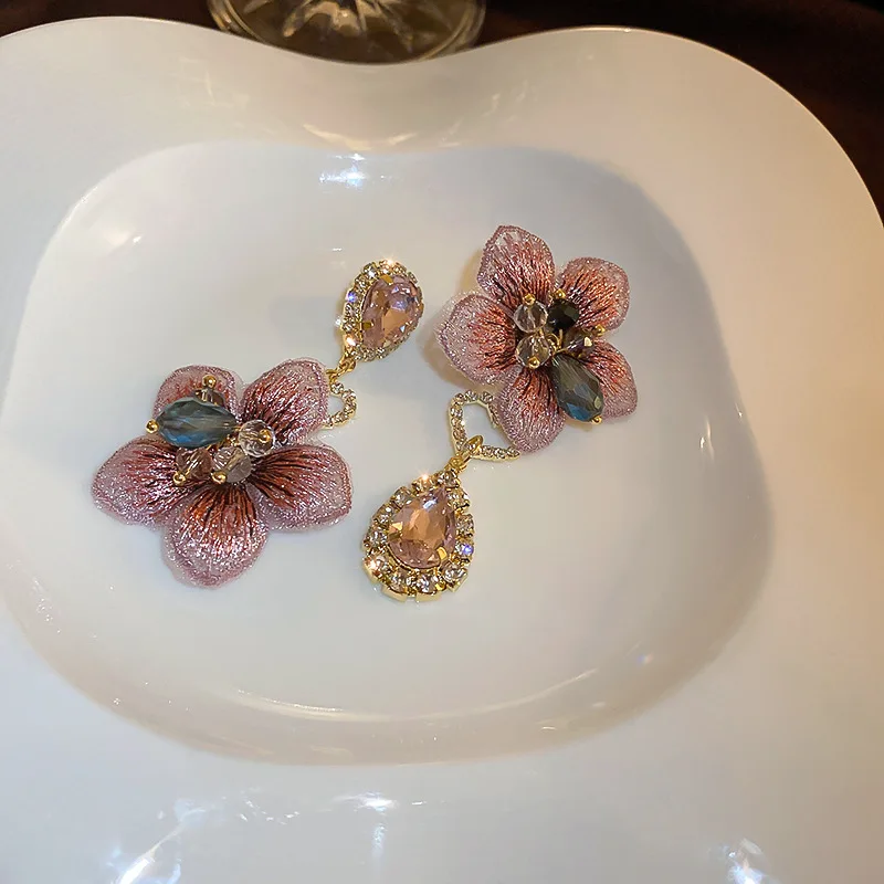 2024 koreańska kropla wody nowy, asymetryczny kryształowy kwiat kolczyki moda Temperament słodkie uniwersalne kolczyki damska biżuteria