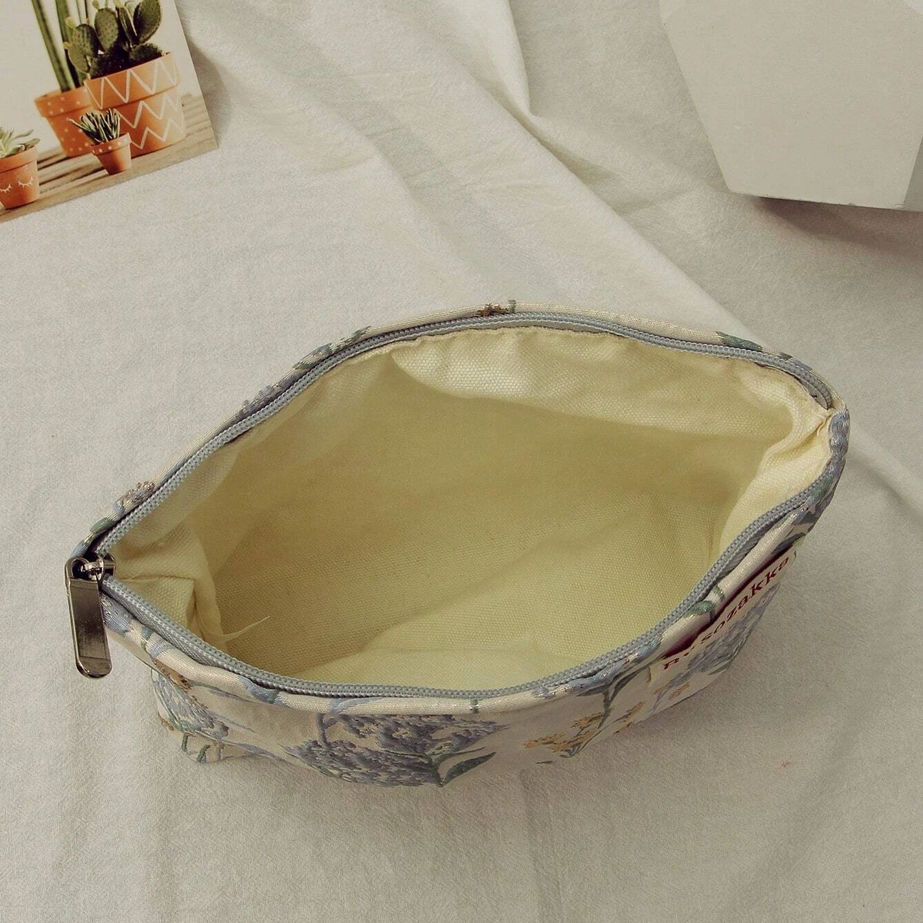 Embossed Floral Pattern Travel Makeup Bag Lightweight Cosmetic Organizer Handbag Wallet Pouch Portable Skincare Bag Toiletry Bag 6
