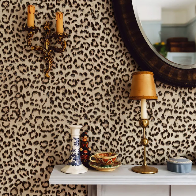 Retro Leopard Peel และ Stick วอลล์เปเปอร์ Chic สีน้ําตาลไวนิล Self Adhesive Wall Decal สําหรับห้องนั่งเล่นห้องน้ําหรือห้องครัว 1