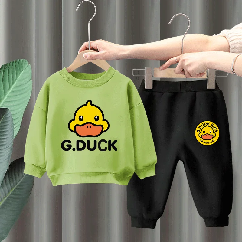 271 setGreen sweatshirt h1 + black sweatpants h2