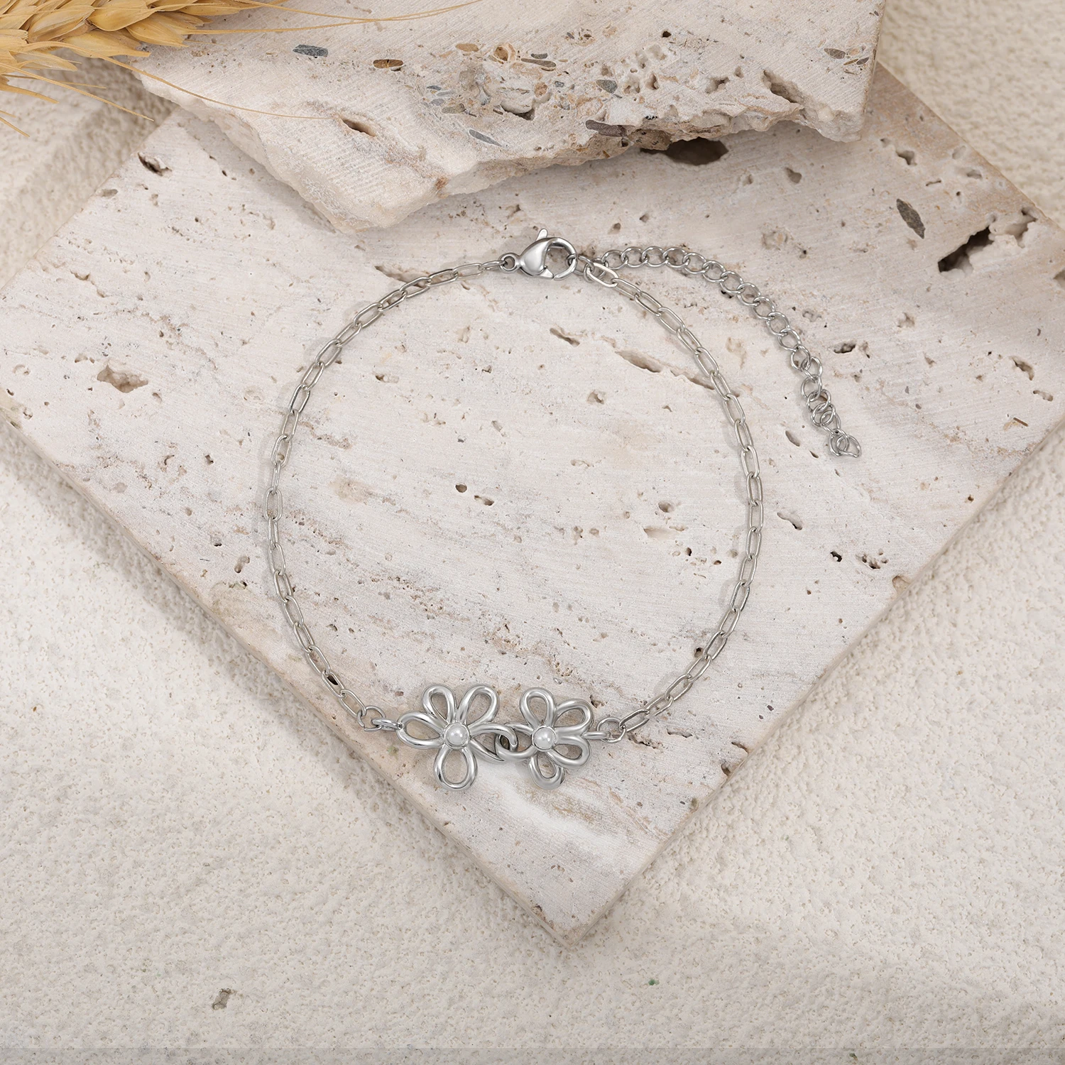 Exquisite 18K Gold Plated Double Flower Bracelet for Women Grils Minimalist Adjustable Stainless Steel Chain Link Bracelets Gift