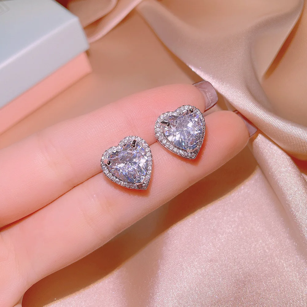 2022 New Product Peach Heart White Zircon Love Necklace Set Retro Personality Stud Earrings Three-piece Birthday Party Jewelry