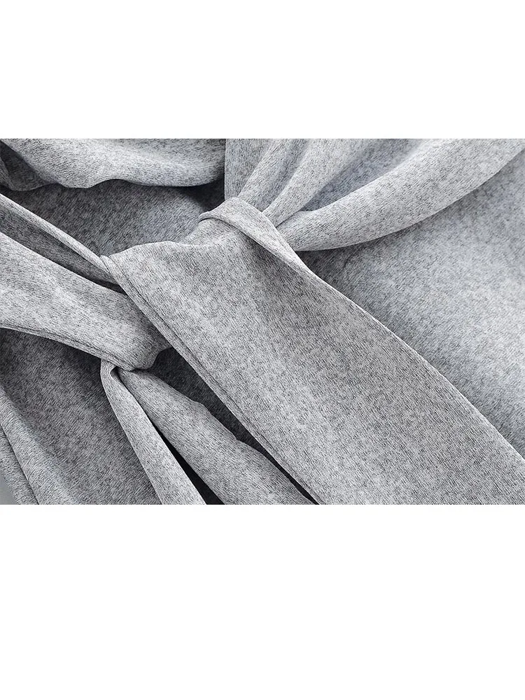 فستان نسائي جديد لربيع 2026 بتصميم عصري برقبة دائر...