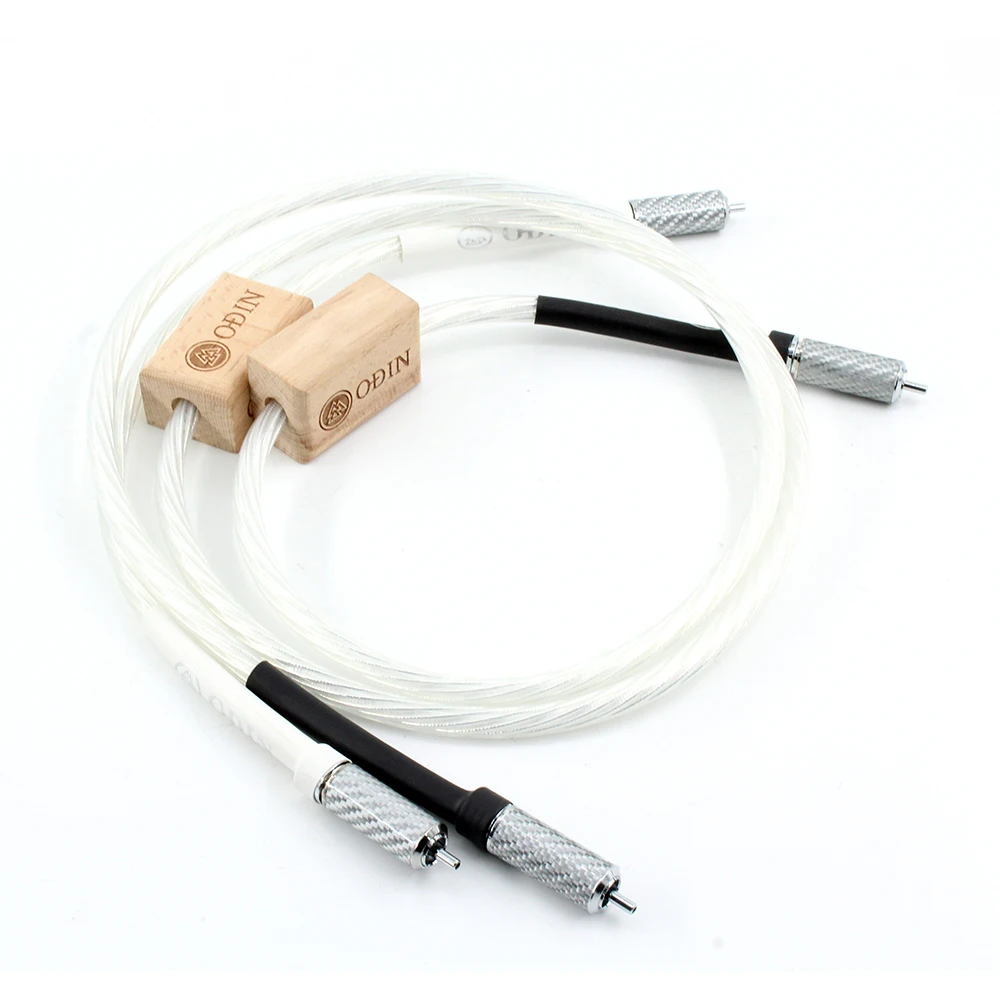 

1 пара высококачественных аудиокабелей Nordost Odin для интерсоединения с разъемом RCA из углеродного волокна