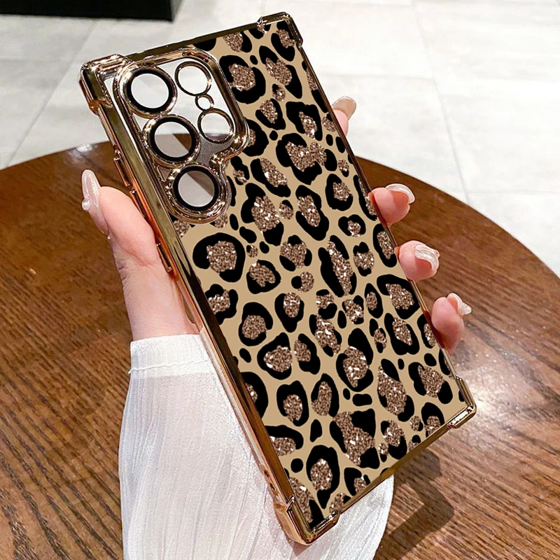 Leopard Print Smartphone Case - Stylish and Durable Cover