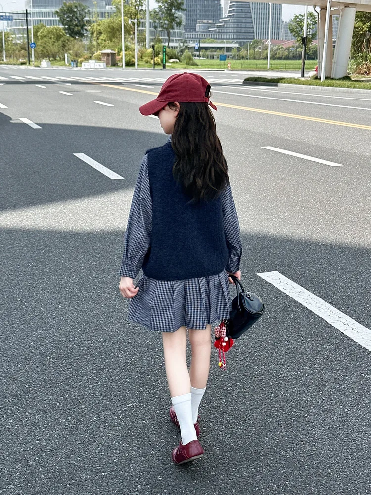 2025년 가을 여아 조끼 신상 한국 패션 프레피 캐주얼 데일리 단색 니트 민소매 베스트 싱글 버튼
