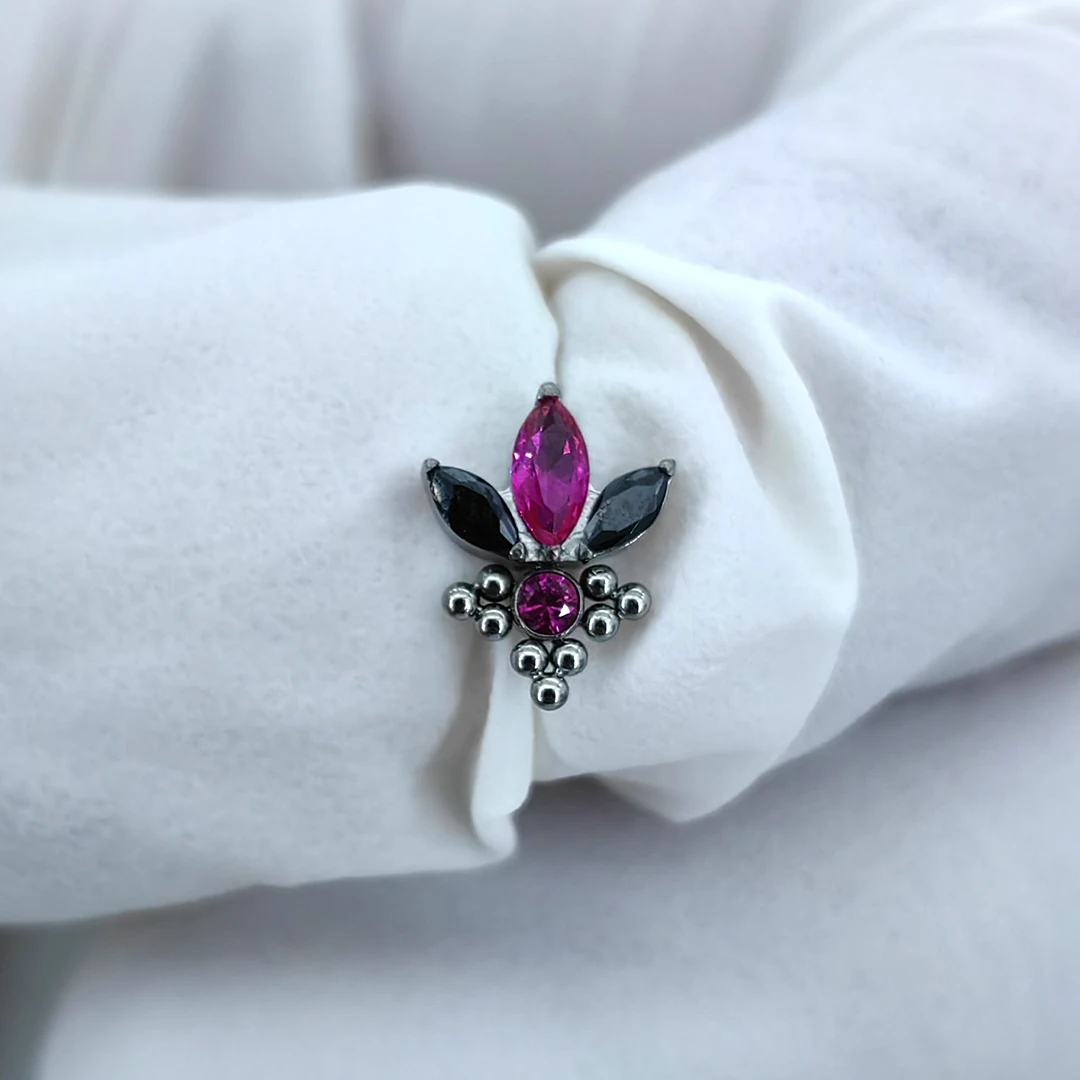 Hot Sale Titanium Piercing Labret Jewelry Black Zirconia Cluster Internally Threaded Titanium Labret Body Jewelry