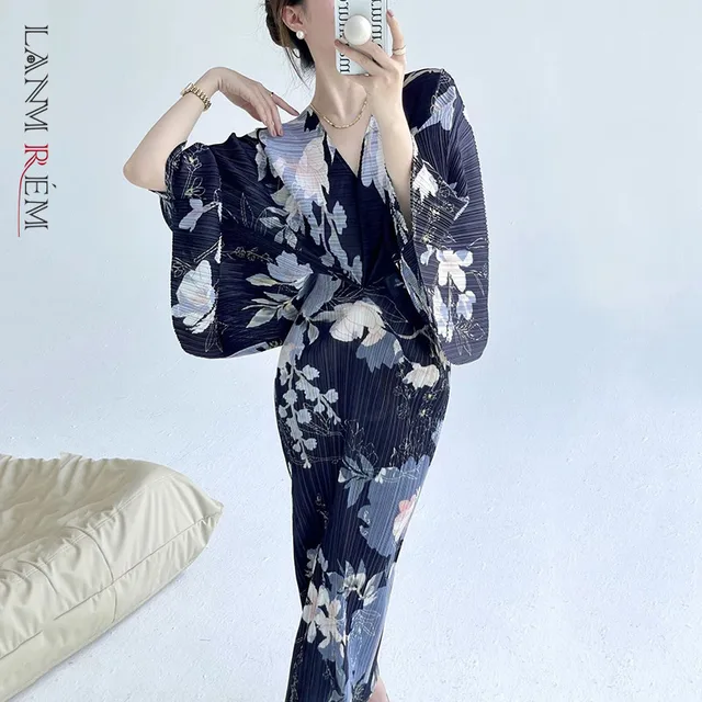 LANMREM 2025 Fashion Printed V-Neck Batwing Sleeve Elastic Slim Waist Pleated Dress For Women Elegant Chic New Clothing 2DB4036