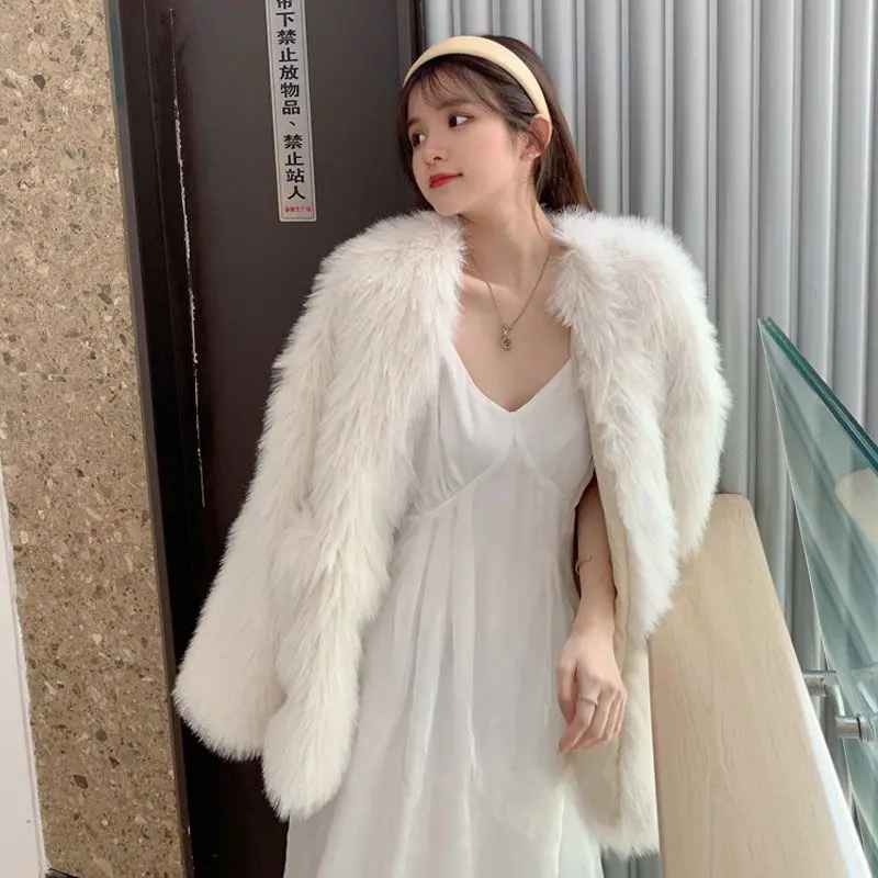 Thickened Warmer V-neck Fluffy Jacket Winter Women Fur Coat Teddy Coat Long Sleeve Pocket White Faux Fur Jacket Luxury Brand