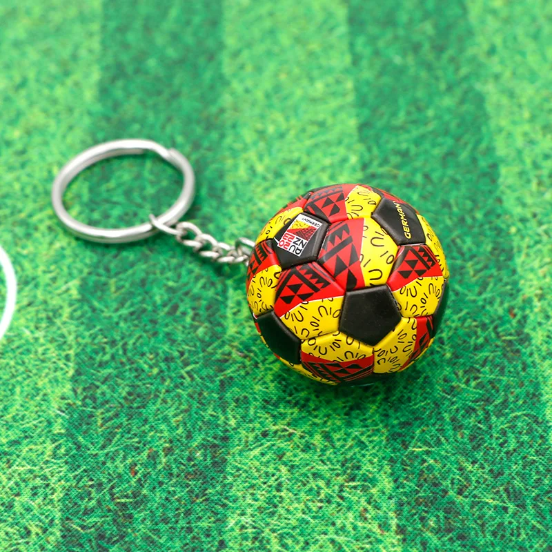 JJUNW 2 Pack Mini Leuke Voetbal Sleutelhanger Jongens Voetbal Geschenken rugzak Auto Sleutelhanger Hanger Decoratie Geschenken Voetbal Party Gunsten Voetbal Fans Jongens Meisjes Geschenken