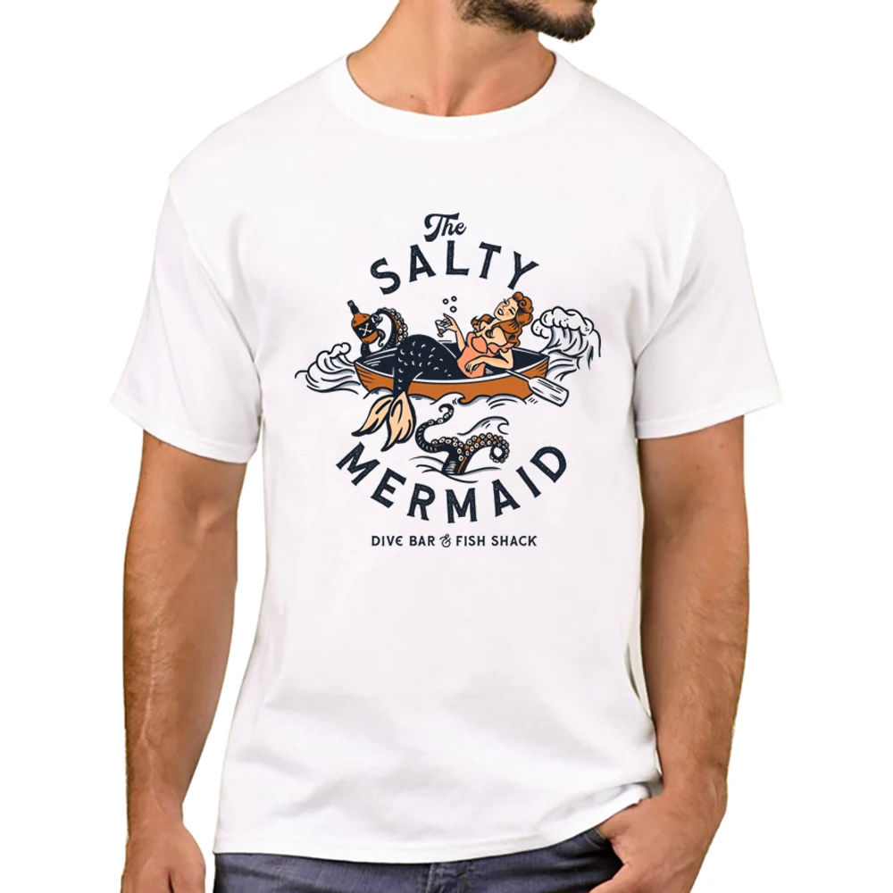 TEEHUB Retro Travel Art Heren T-shirt The Salty Mermaid Dive Bedrukte T-shirts Korte Mouw Bar & Fish Shack.Tshirts Haruku_voghion.com