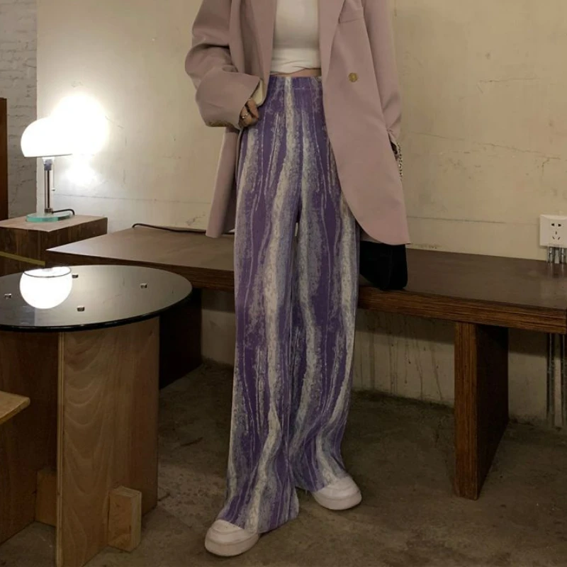 Рисунок 3 - Брюки женские с широкими штанинами и высокой талией