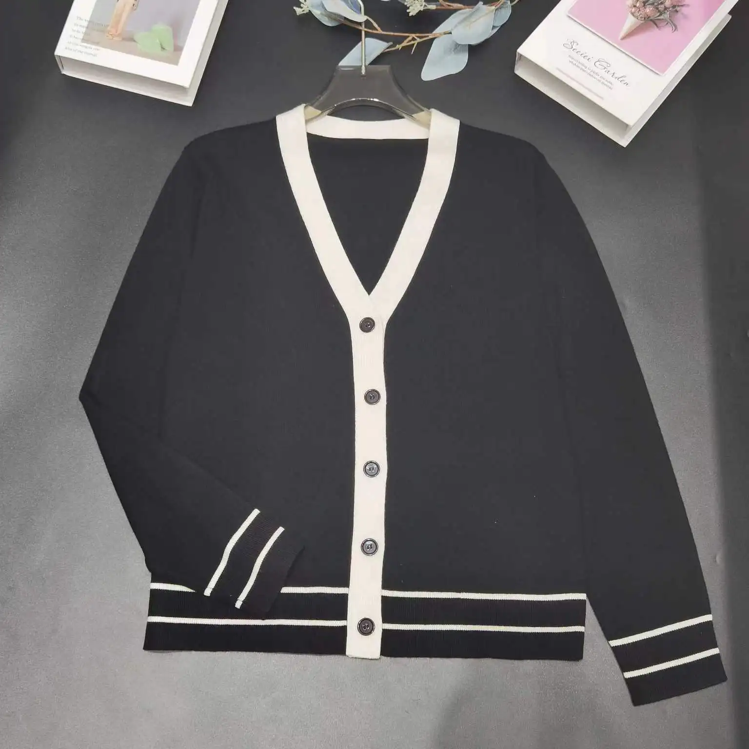 

2023 Autumn and Winter New Products Single-breasted V-neck Long-sleeved Women Cardigan Sweater