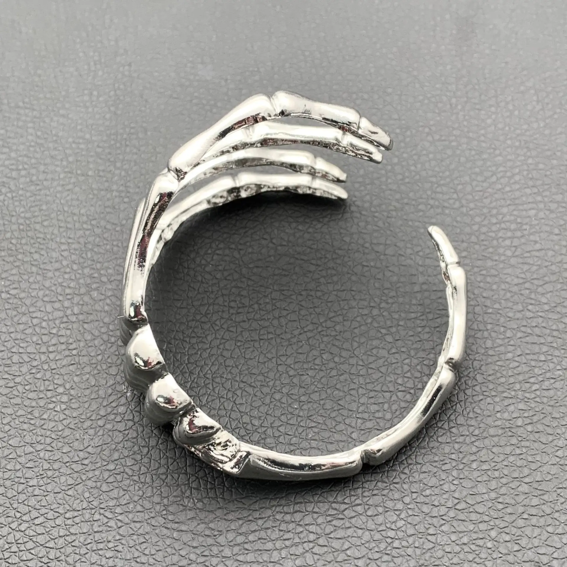 

European and American Skull Claw Adjustable Shirt Clip Bracelet