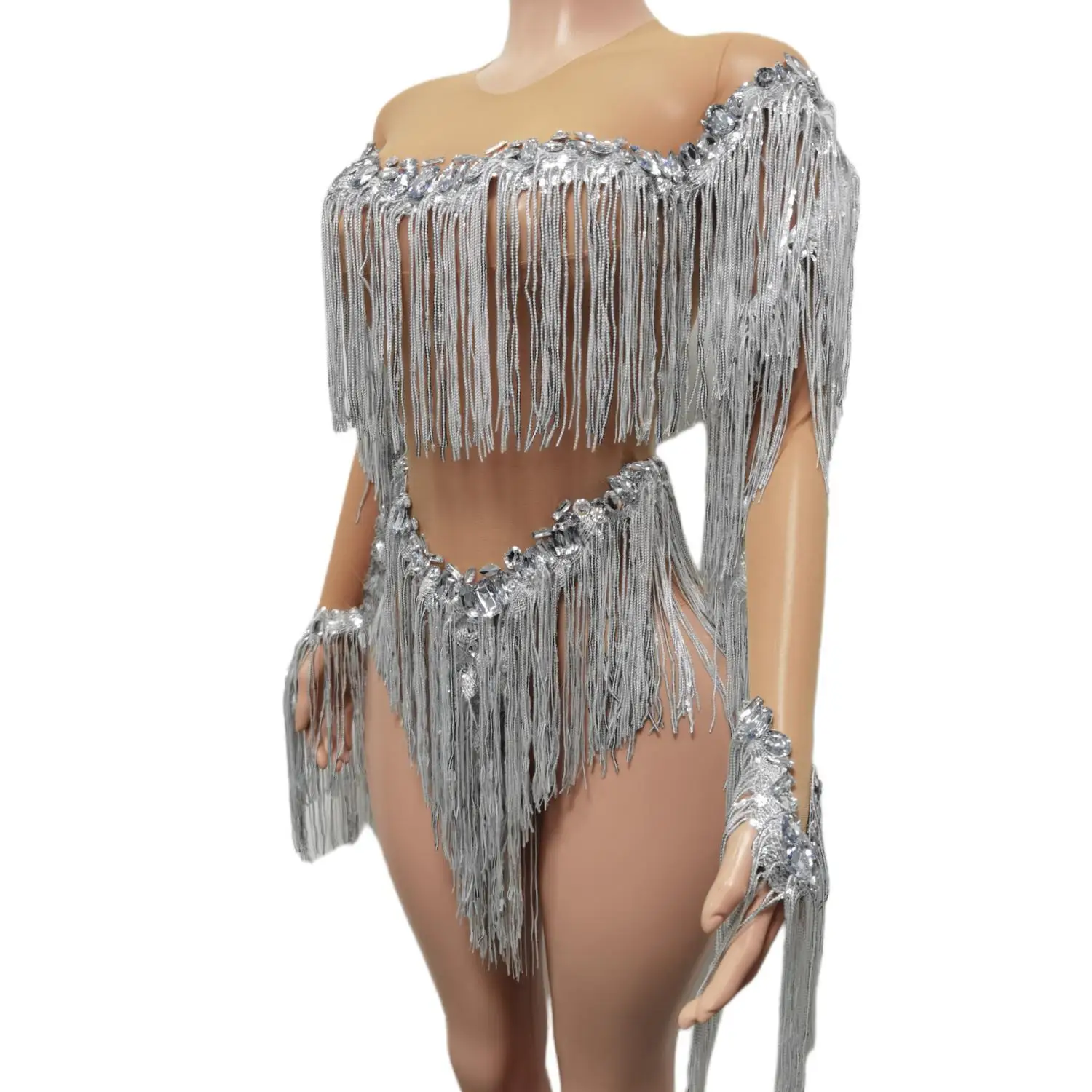 Рисунок 5 - Серебряное блестящее боди с бахромой