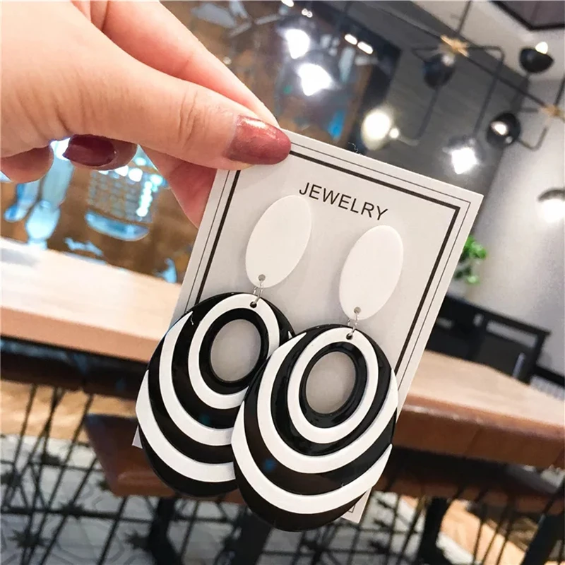 Fashion Exaggerated Black and White Contrast Round Oval Earrings