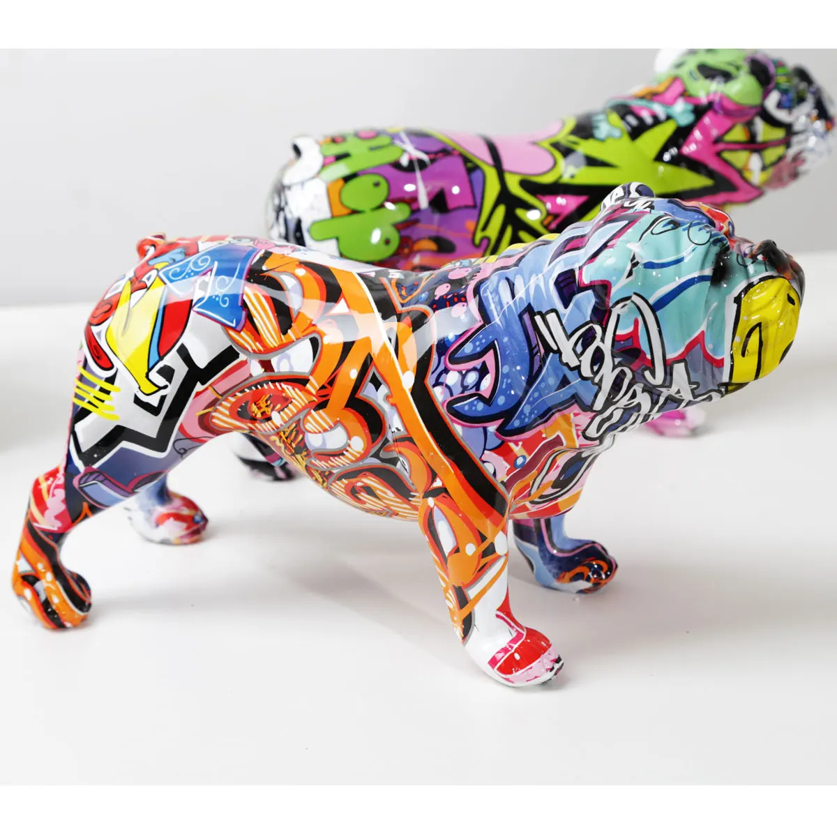 

Creativity Bulldog Pet Statue Wholesale Graffiti Water Transfer Office Ornaments Printing Resin Bulldog Home Decor Modern Crafts