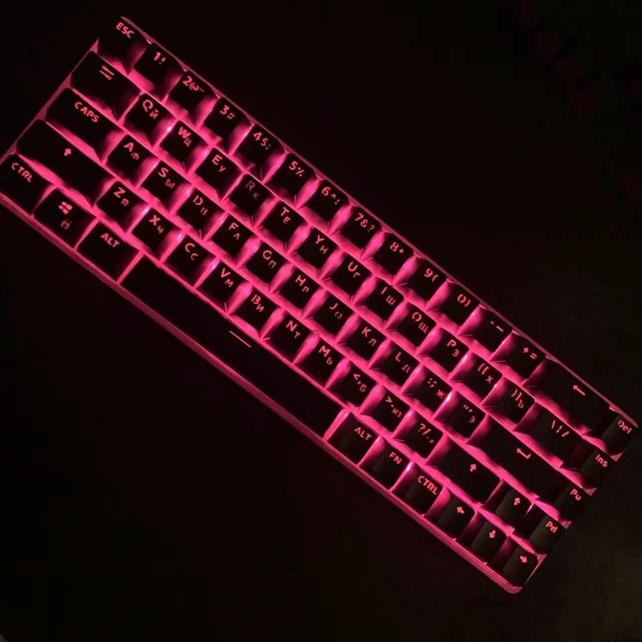 

Механическая клавиатура GK 68 RGB Беспроводная с русской буквой кирица, популярная Съемная игровая клавиатура с цирсиллической полупрозрачной