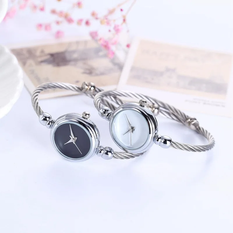 Fashion Luxury Women's Gold Watch with Fine Strap - Elegant Bracelet Timepiece
