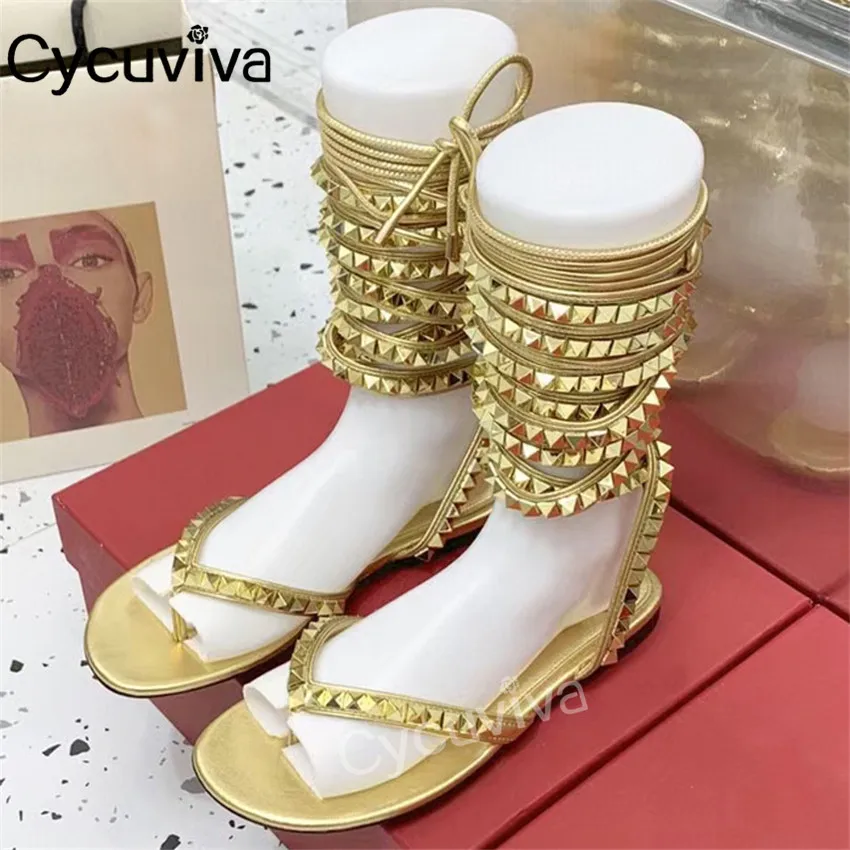 

New Gold Rivet Studded Flat Sandals Women Leather Flip Flops Ankle Cross Tied Brand Beach Shoes Woman Summer Gladiator Sandals