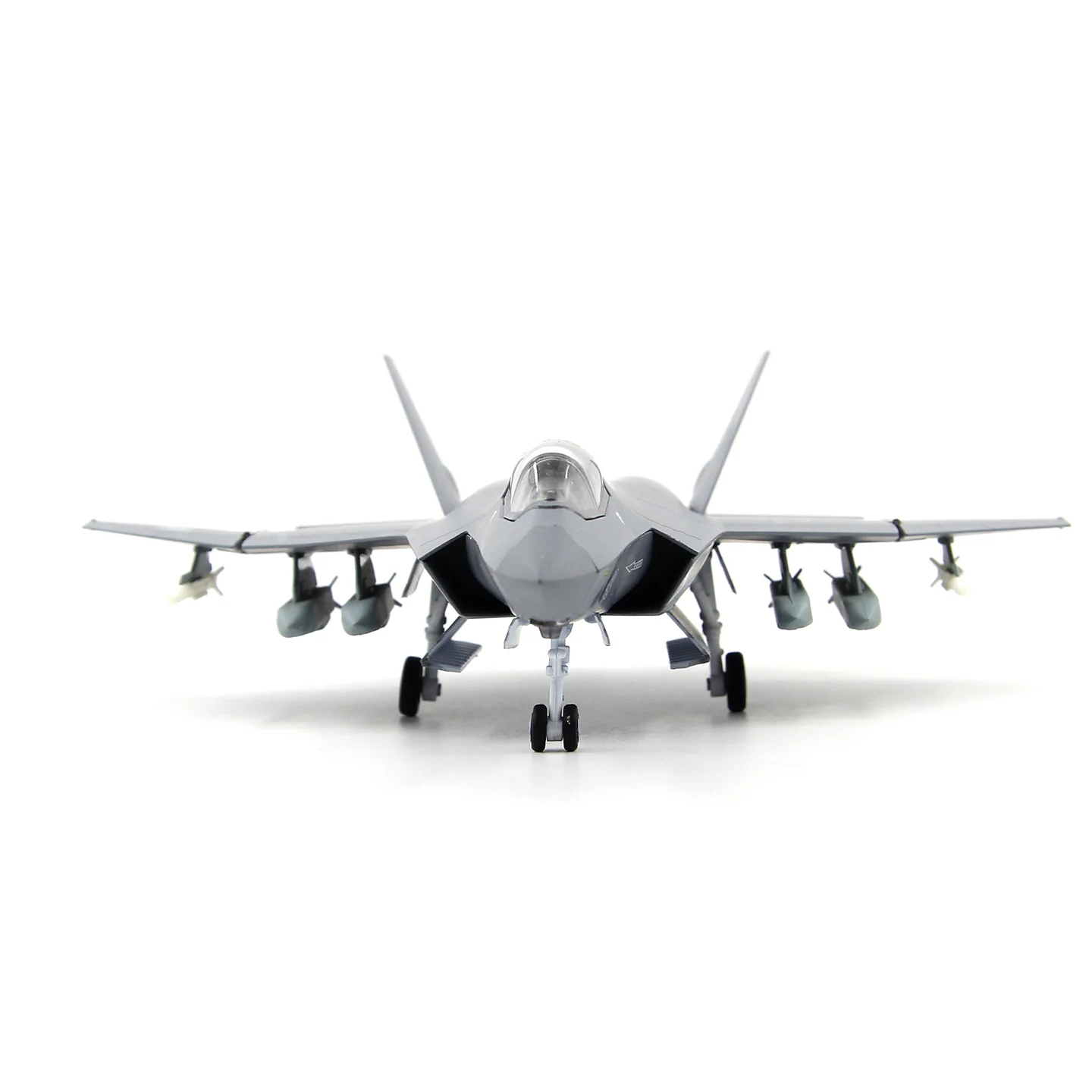 1/72 AF1 中国海軍 J-35 戦闘機（翼折りたたみ） 93 # 完成品の戦闘機