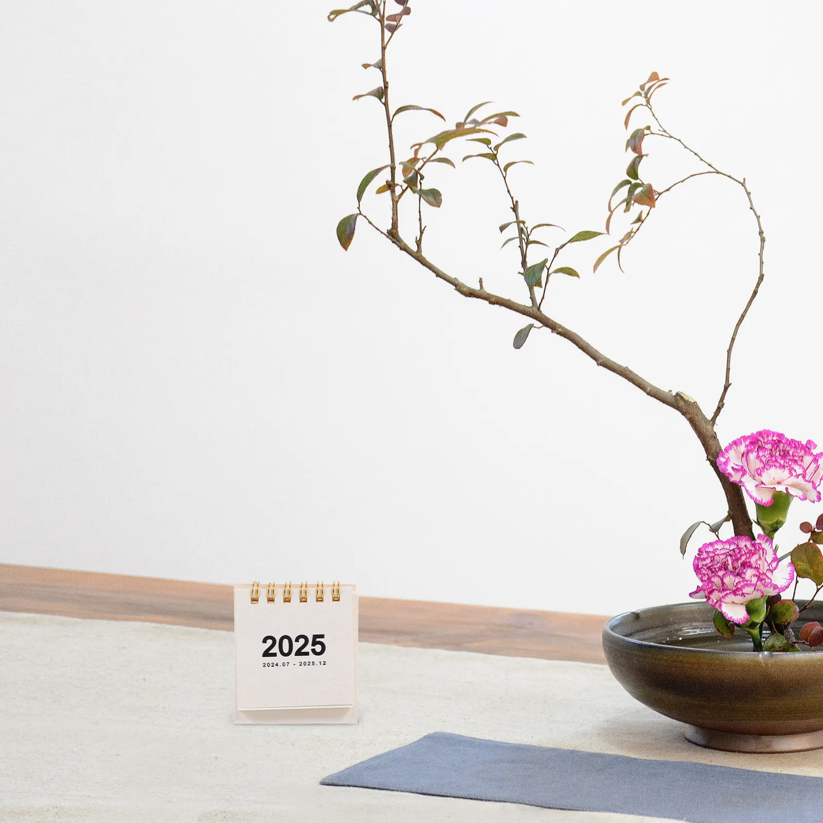 미니 책상 달력 2024-2025 사무실, 가정, 기숙사, 교실, 메모 작성, 일상용 소형 장 스탠딩 월간 달력