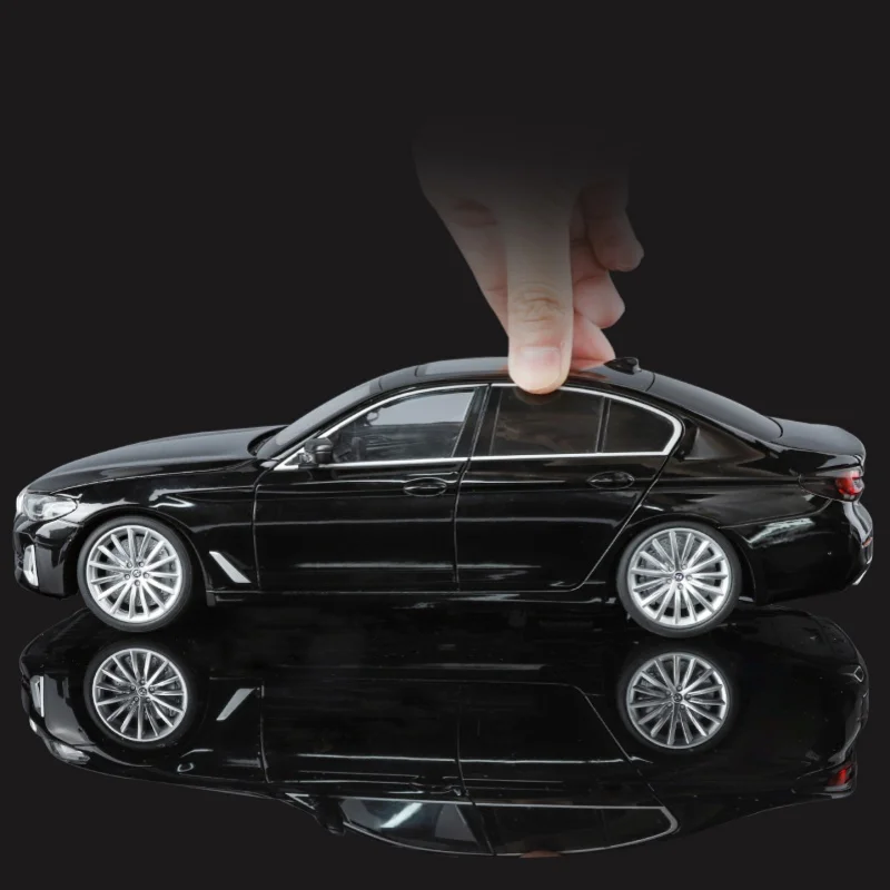 1:18 BMW 530 Li 합금 미니어처 자동차 모델 다이캐스트 금속 정적 스케일 모델 자동차 컬렉션 어린이 생일 장난감 자동차 차량