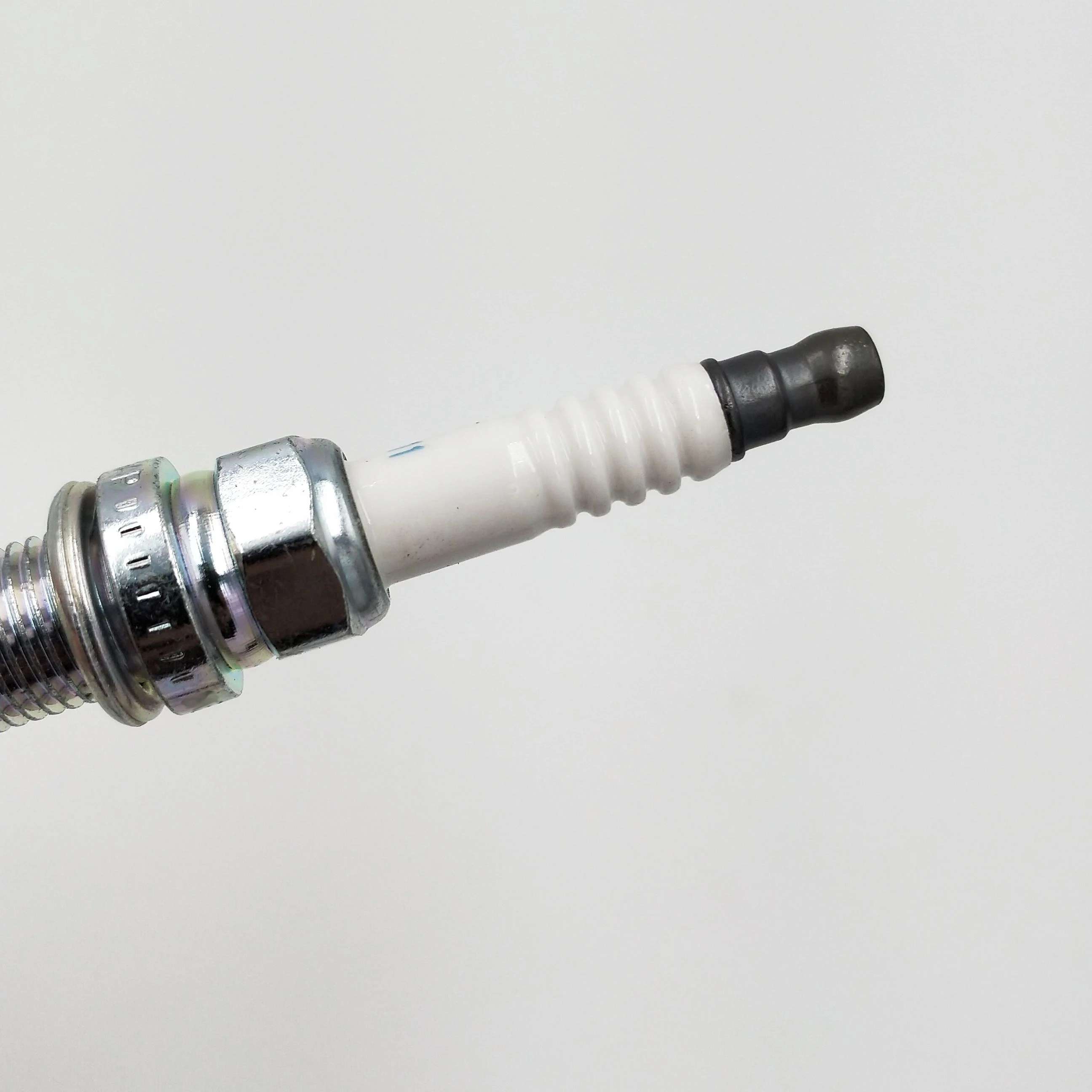 

6PCS LZKAR6AP-11 22401-ED815 For Nissan Micra March Note Tiida X-Trail Cube Iridium Spark Plug 22401 ED815 LZKAR6AP 11