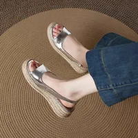 Sandales en paille à bout rond pour femmes, sandales à bout ouvert en paille compensée surélevée 1