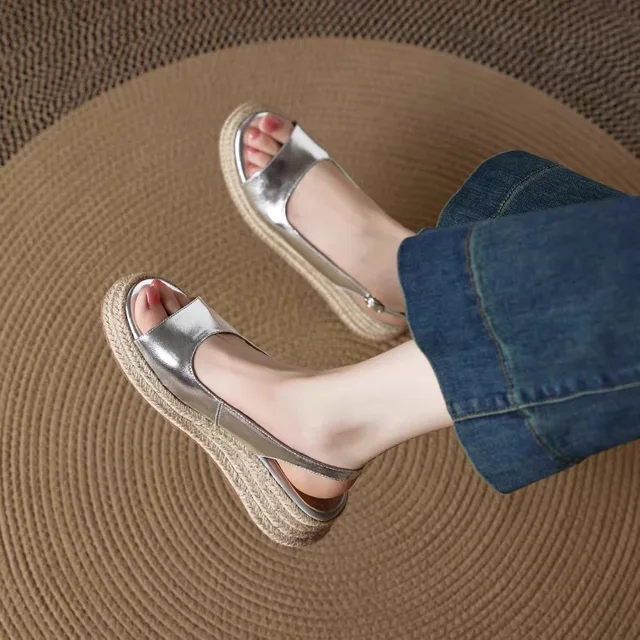 Sandales en paille à bout rond pour femmes, sandales à bout ouvert en paille compensée surélevée 1
