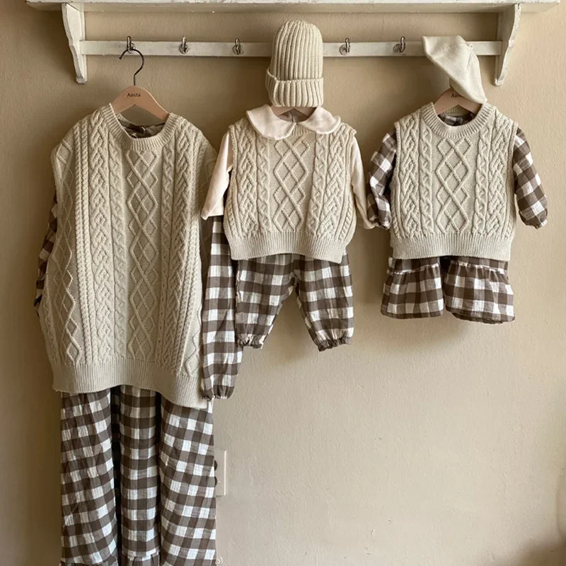 8870 Baby Knitted Vest Autumn Winter Hemp Patterned Sweater Folding Loose Knitted Vest Girl's Waistcoat children down vest
