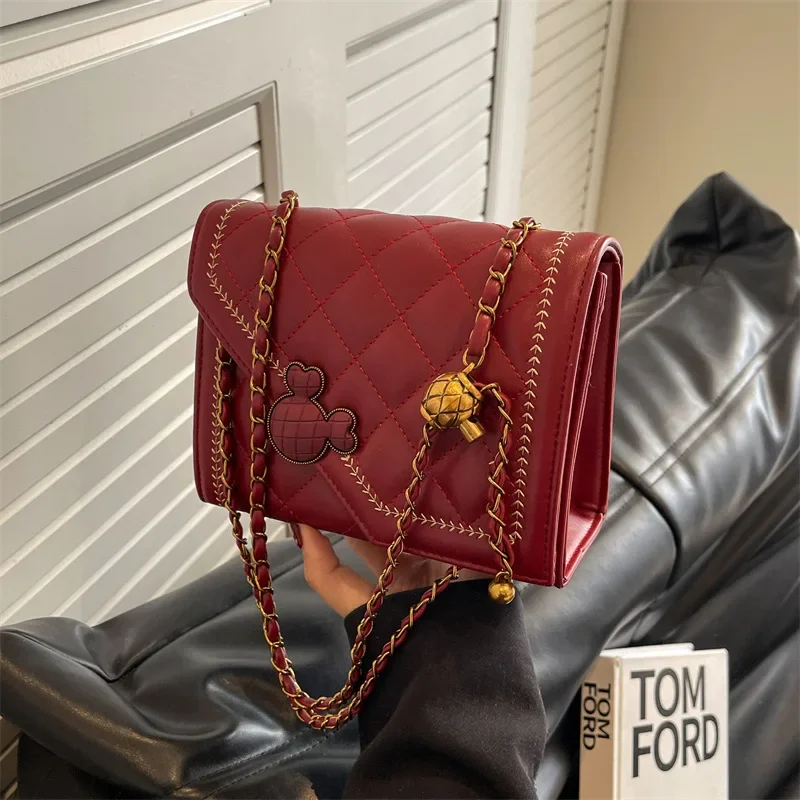 Diamond Pattern Chain Women's 2024 New Solid Color Maillard Commuter Shoulder Messenger Premium Textured Small Square Bag