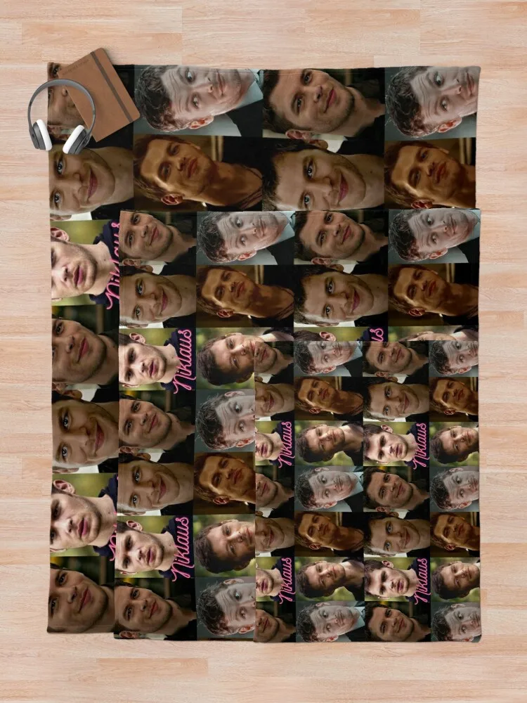 Klaus Mikaelson ������ ��� �ε巯�� ħ�� ���, ���� ���� ��� ��ũ�� ���