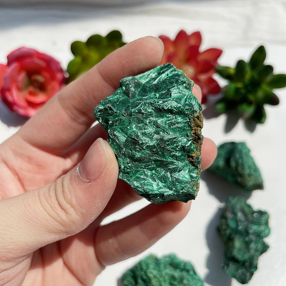 瑪瑙？緑色の自然石結晶