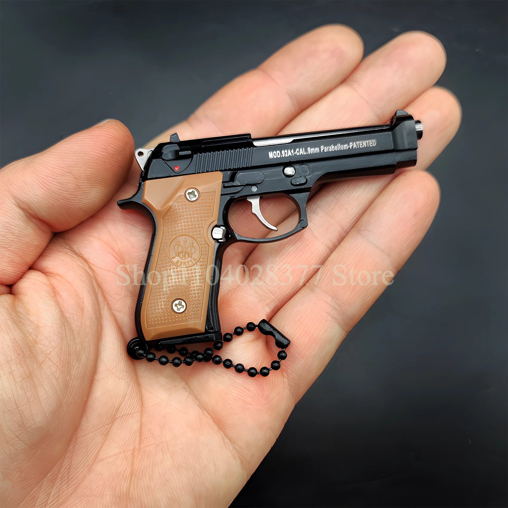 Mini Gun Model Keychain, Mini 3:1 Beretta Shape Keychains Gift for Gun-lover, Tiny Novelty keychains Gifts for Men, Black 3
