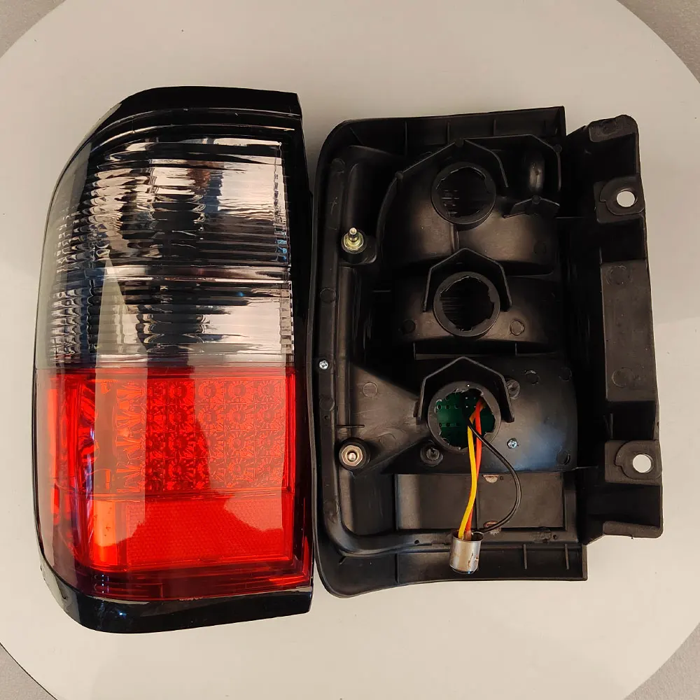 日産フィ ガロ テールランプ・ブレーキ L 日産フィ ガロ テールランプ・ブレーキ L パーツ