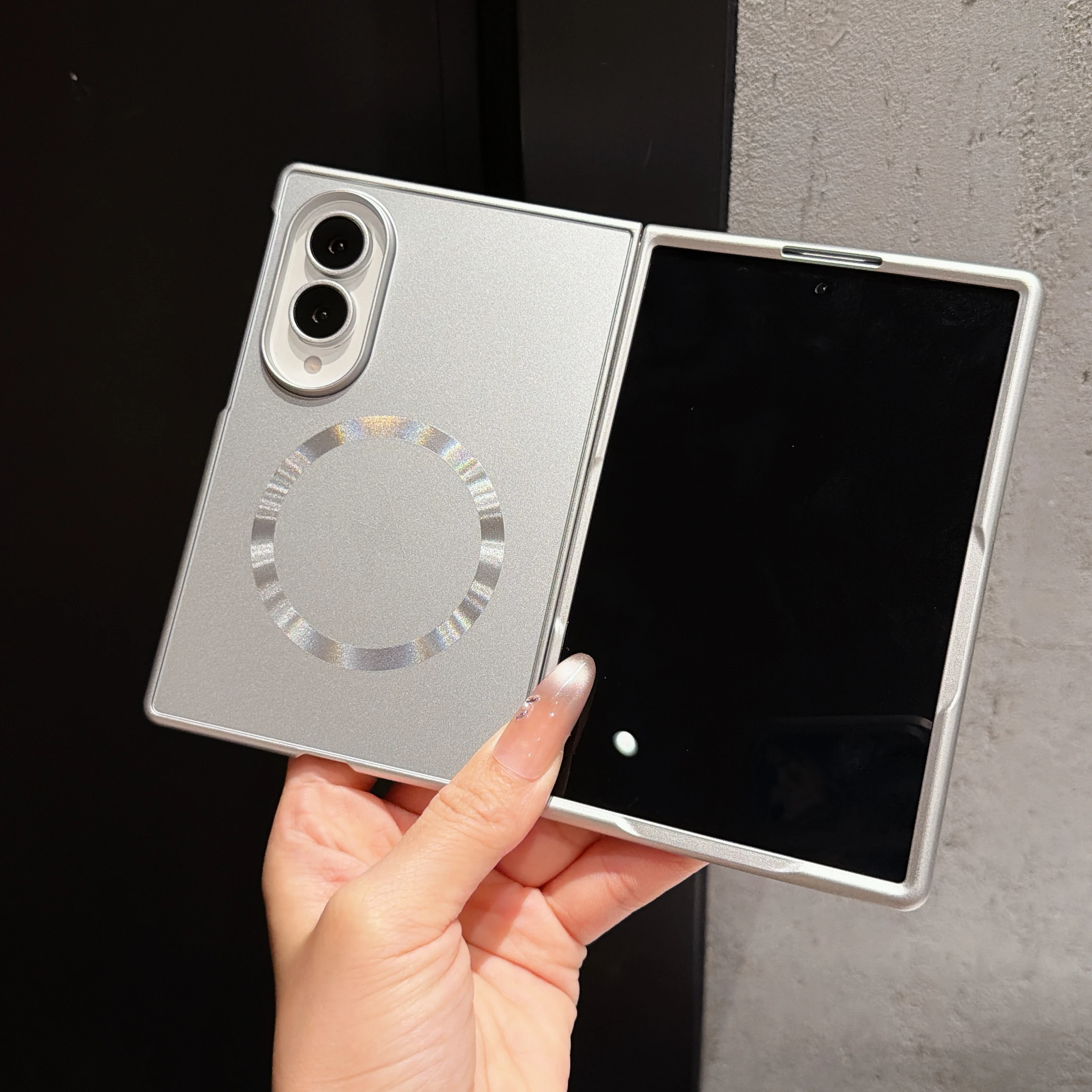Ultra-Slim Metallic Magnetic Phone Case – Wide Shockproof, Magsafe-Compatible, Comfortable Grip, Wear-Resistant Cover