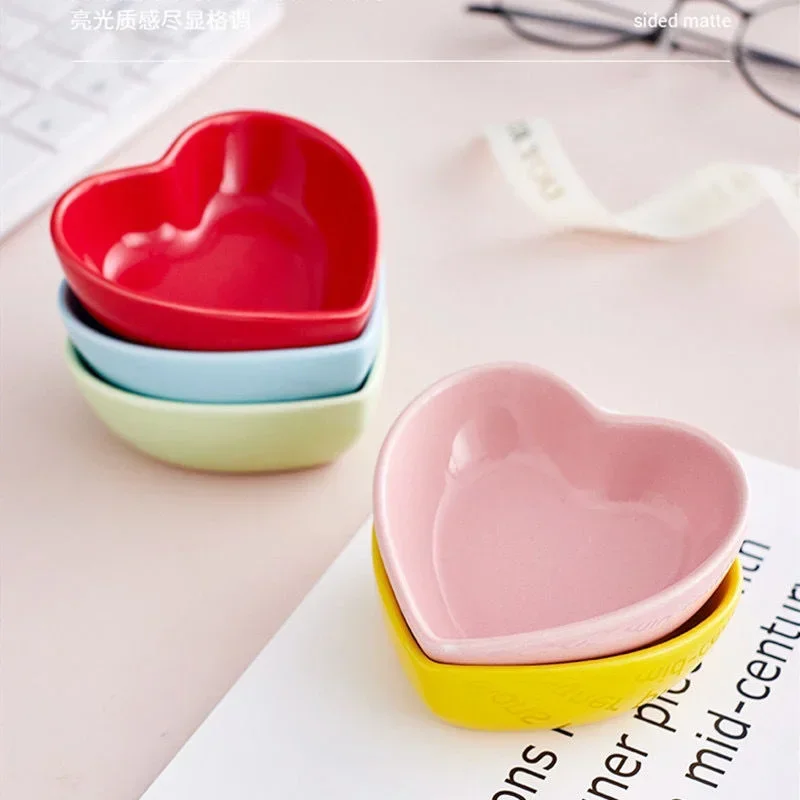 Pet Food Feeder 1PC Hamster Feeding Bowl Colorful Heart Shape Ceramic Plate Food Water Bowl Rabbit Guinea Pig Small Pets Feeder Pet Supplies