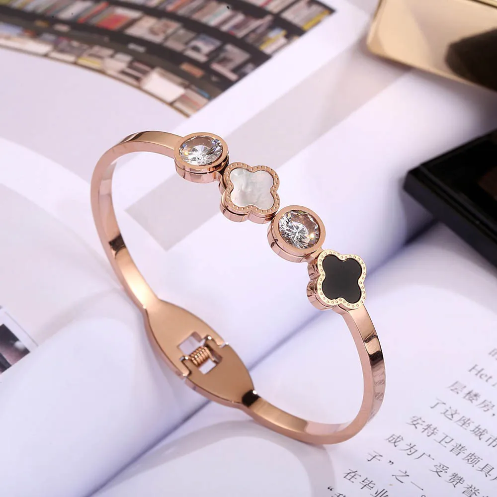 

2022 New Titanium Steel Double-Sided Four-Leaf Clover Diamond Open Bracelet Women's Fashion Ladies Open Bracelet