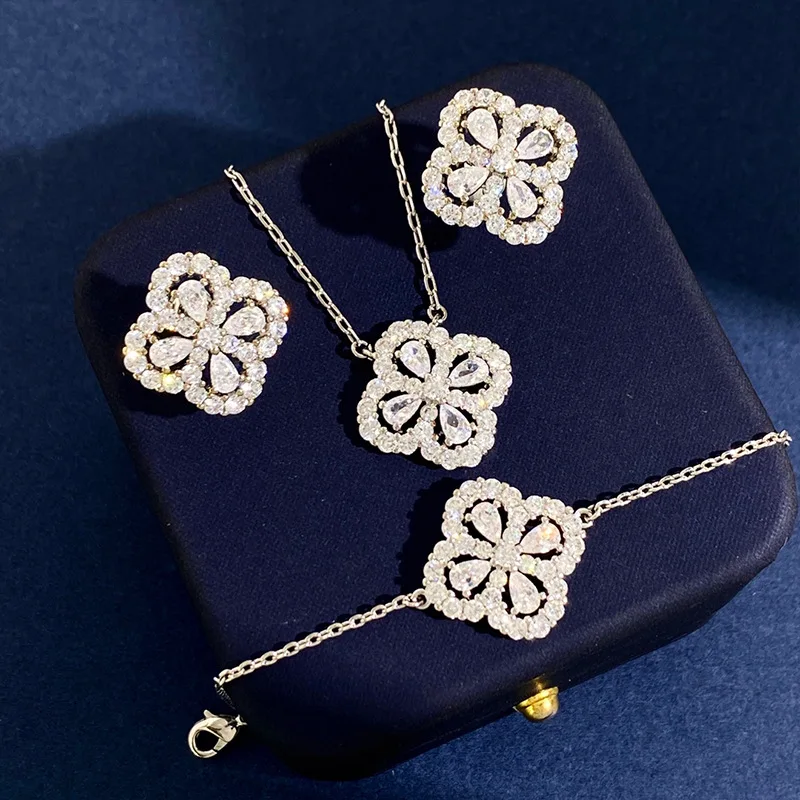 

Classic Sparkling Zirconium Sunflower Neckchain