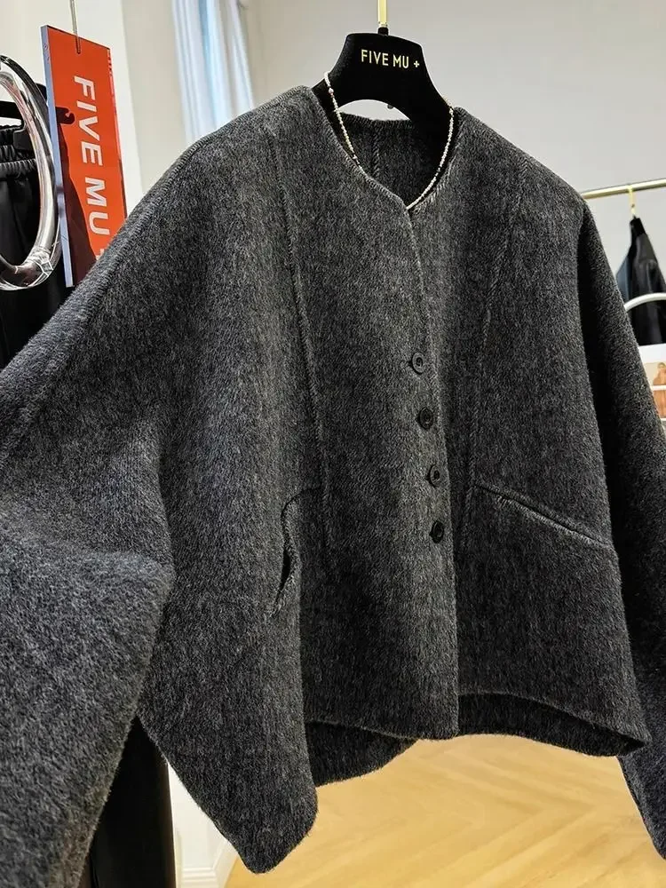 Description Picture 5 of itemHigh-End Round Neck Woolen Jacket For Women Fashionable Petite Cropped Overcoat Korean Style Fall/Winter With Feeling Of Velvet