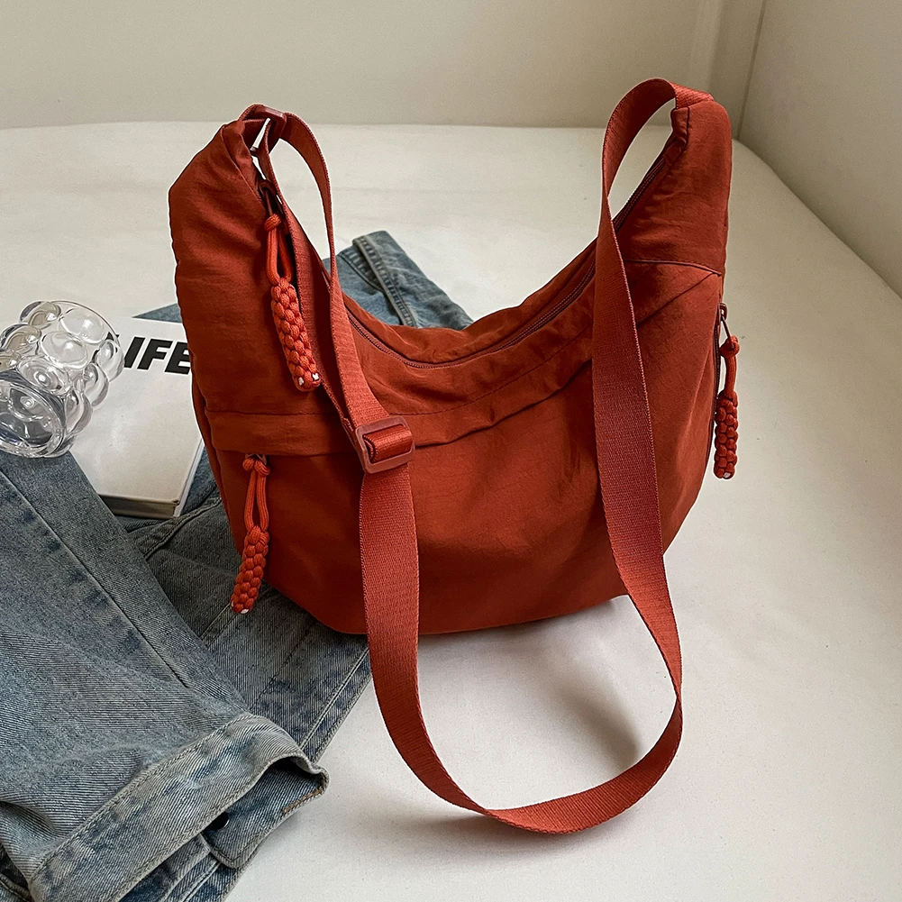Borse a tracolla Hobos in nylon Borse da donna con cerniera casual solida 2024 Borsa a tracolla singola in tinta una ad alta capacà di moda  1524