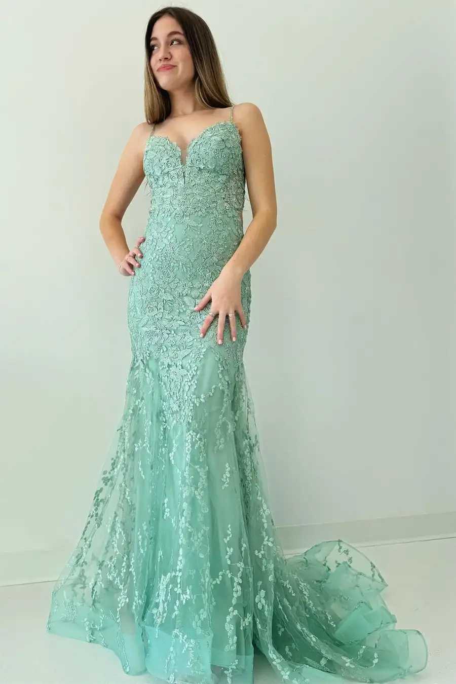 

Lllusion Appliques Spaghetti Strap Mermaid Long Prom Dress Sage Green Lace Wedding Party Gowns Floor Length Party Dress